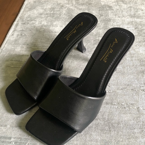 Black mules - Picture 3 of 5